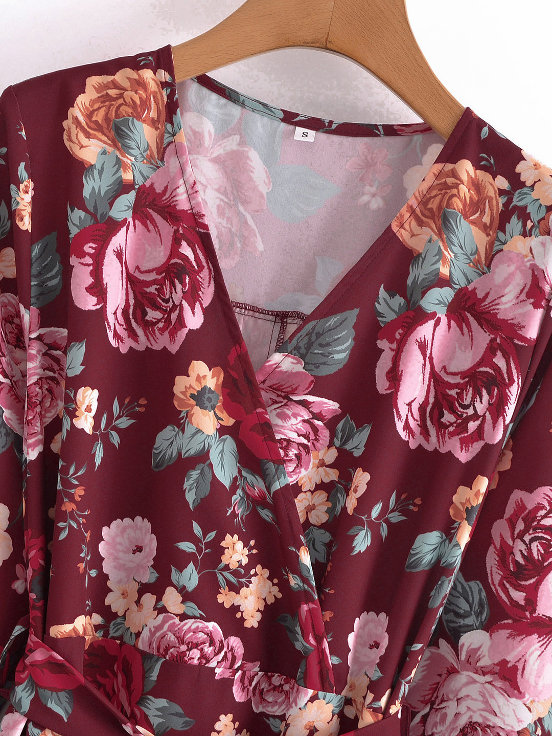 Damen Wickel-Maxikleid mit V-Ausschnitt, Taillengürtel und Stufensaum Drune