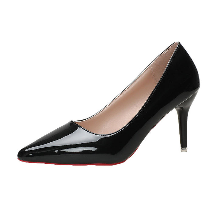 Damen Lack-Pumps mit spitzer Kappe, schmalem Stiletto und goldener Absatzapplikation Drune