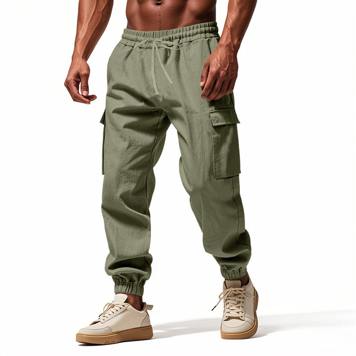 Herren nan konisch zulaufende Jogger im utilitarischen Stil mit elastischem Bund, Kordelzug und Klappentaschen Drune
