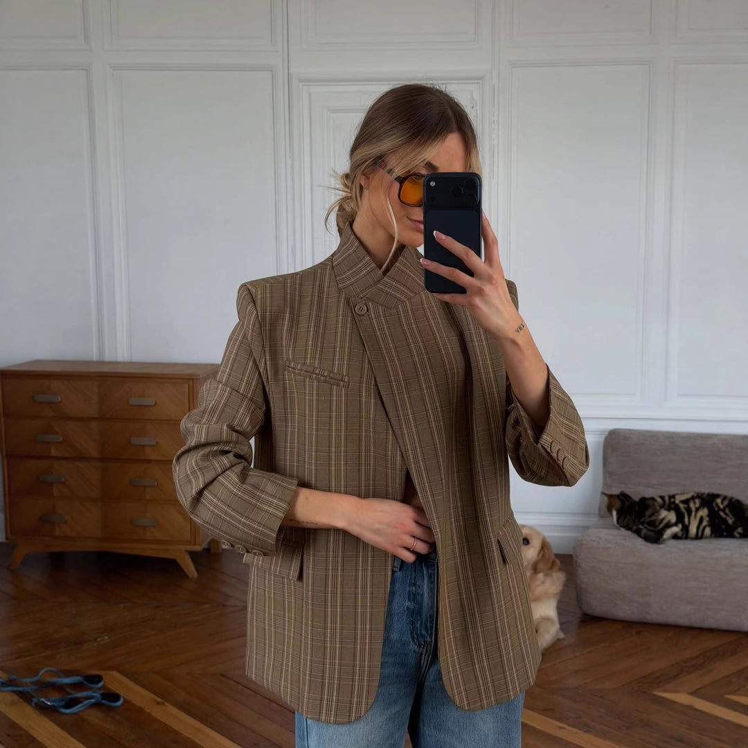 Damen 60+ karierter Mantelblazer mit Mandarinkragen, asymmetrischer Überlappung und Pattentaschen Drune