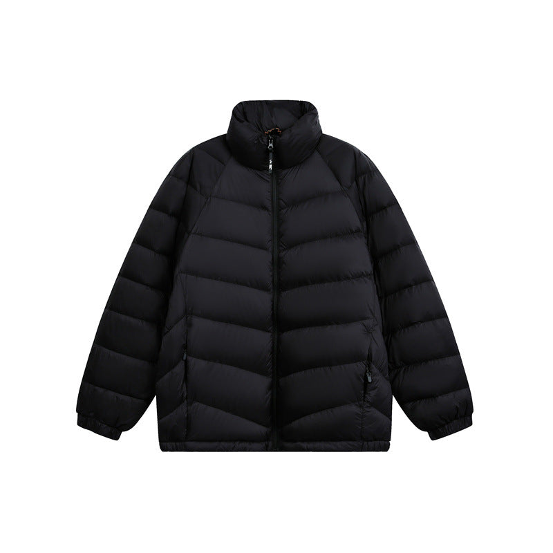 Unisex Kurz geschnittene wattierte Jacke im kastigen Schnitt mit Chevron‑Steppung und hohem Stehkragen Drune