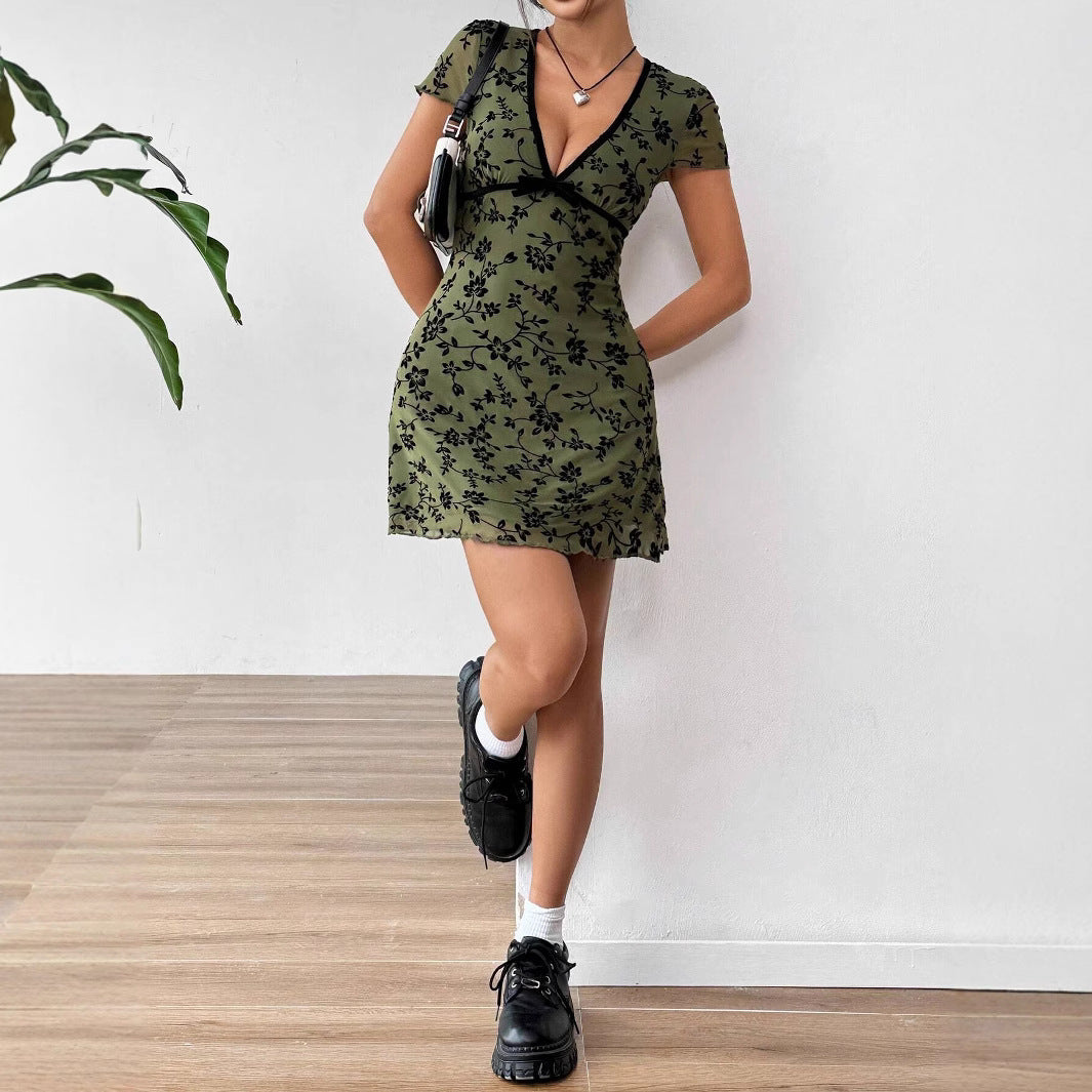 Damen nan figurbetontes Minikleid mit tiefem V‑Ausschnitt, Chiffon‑Überzug und floraler Samtoptik Drune