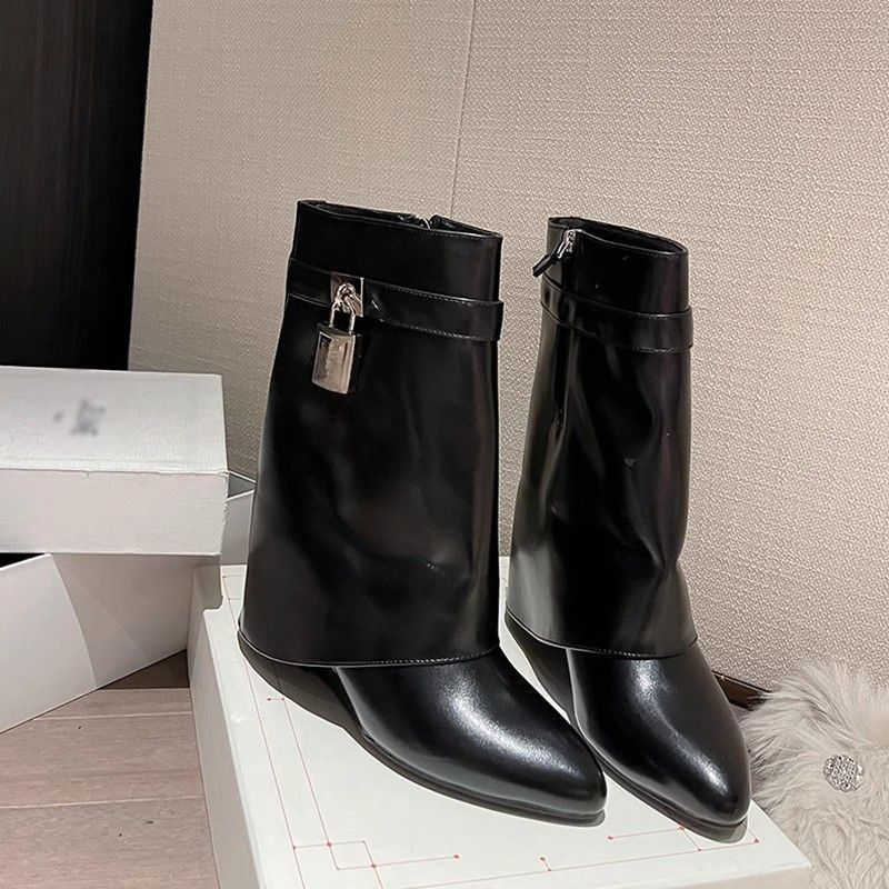 Damen kniehohe spitze Lederstiefel mit dekorativem Schnallen- und Schlossdetail Drune