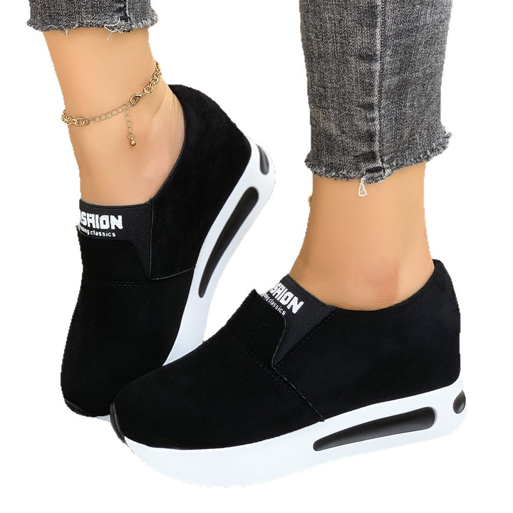 Damen Slip-On Wedge-Sneaker mit verstecktem Keil, Microvelours-Obermaterial und seitlicher Luftkammer Drune