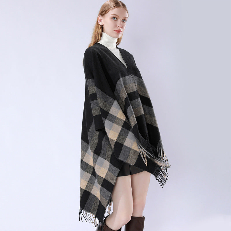 Damen Wollmix-Capeponcho im Oversize-Kimono mit Karomuster und Fransensaum Drune