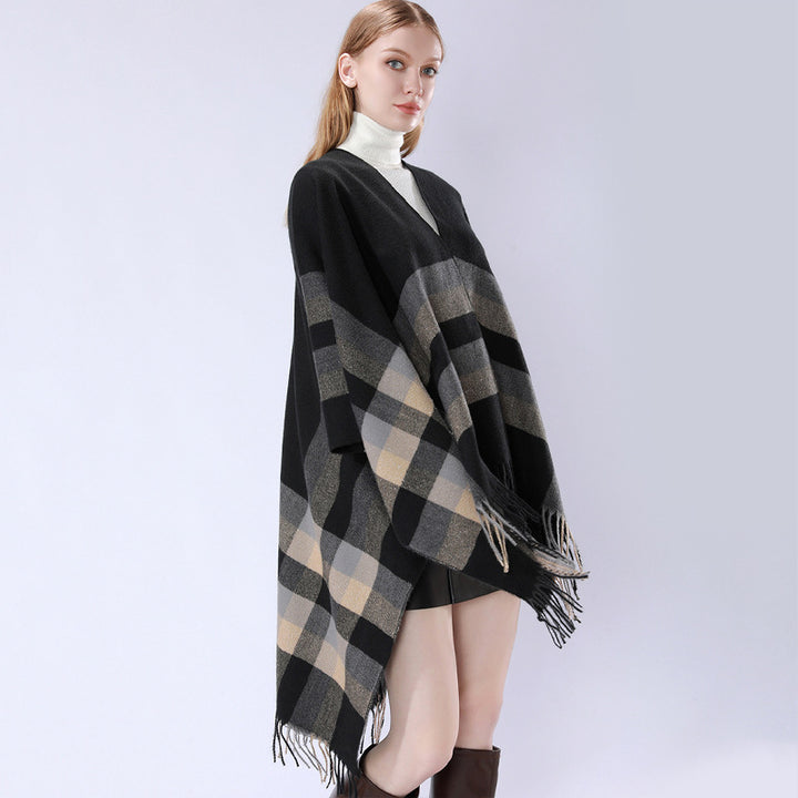 Damen Wollmix-Capeponcho im Oversize-Kimono mit Karomuster und Fransensaum Drune