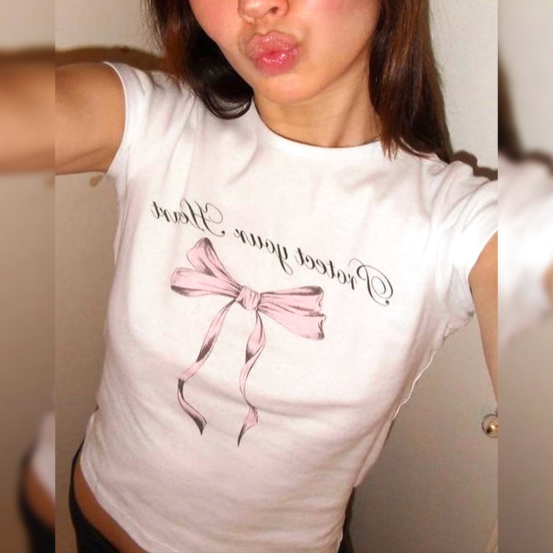 Damen Crop-Top mit kreativem Schleifenmotiv und inspirierendem Schriftzug Drune