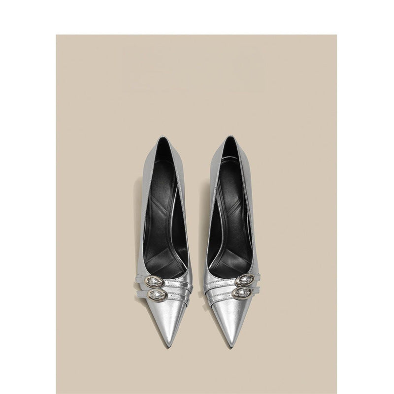 Damen Spitz zulaufende Lackpumps mit schmalem Stiletto und dekorativer Glanz‑Schnalle Drune