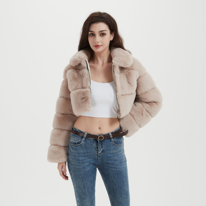 Damen Cropped Kunstpelzjacke mit horizontalen Volumenpaneelen, Steh-Umlegekragen und Reißverschluss Drune