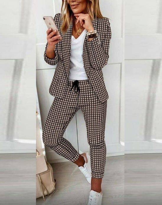 Zweiteiliges Set für Damen: Hosenanzug mit Muster, bestehend aus einem langärmeligen Blazer (offene Front, taillierter Schnitt) und einer unifarbenen langen Hose – ideal fürs Büro – DRUNE