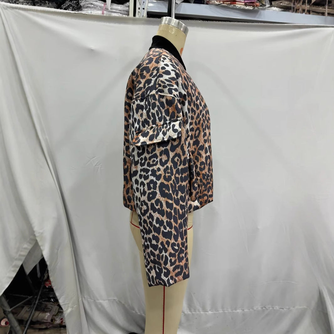 Damen nan cropped Leopard-Bomber mit Boxy-Schnitt, Reißverschluss und Utility-Ärmeltasche Drune
