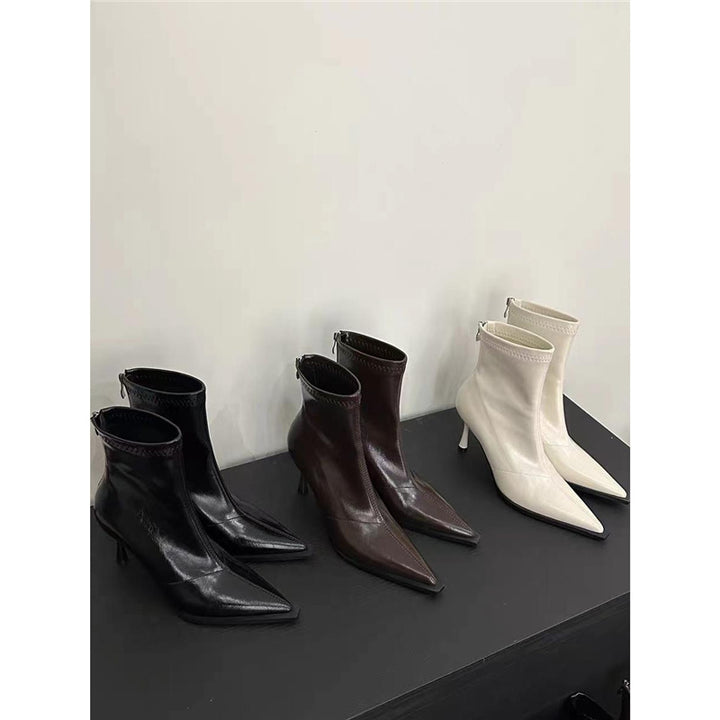 Damen Elegante spitz zulaufende Kurzstiefelette aus Lackoptik mit sculpted Kitten-Absatz Drune