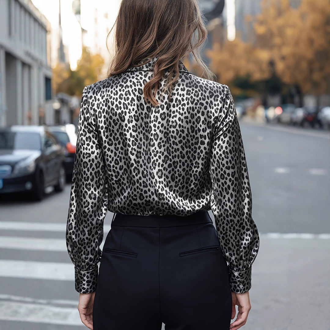 Damen Edle Satinbluse mit Leo-Muster und schlankem Schnitt Drune