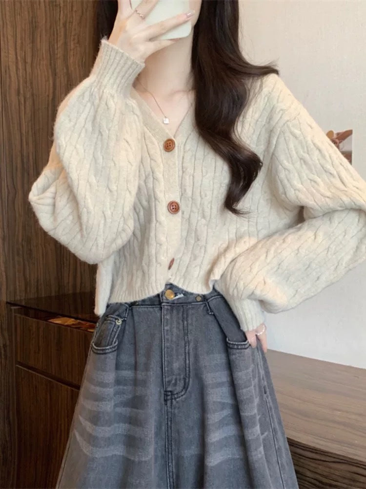 Damen Kurze Strickjacke mit breiten Ärmeln und Knopfdetail Drune