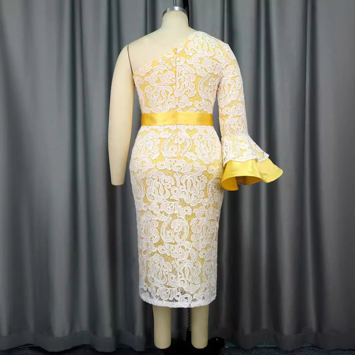 Damen Spitzenkleid mit asymmetrischem Schnitt und eleganten Volantärmeln Drune