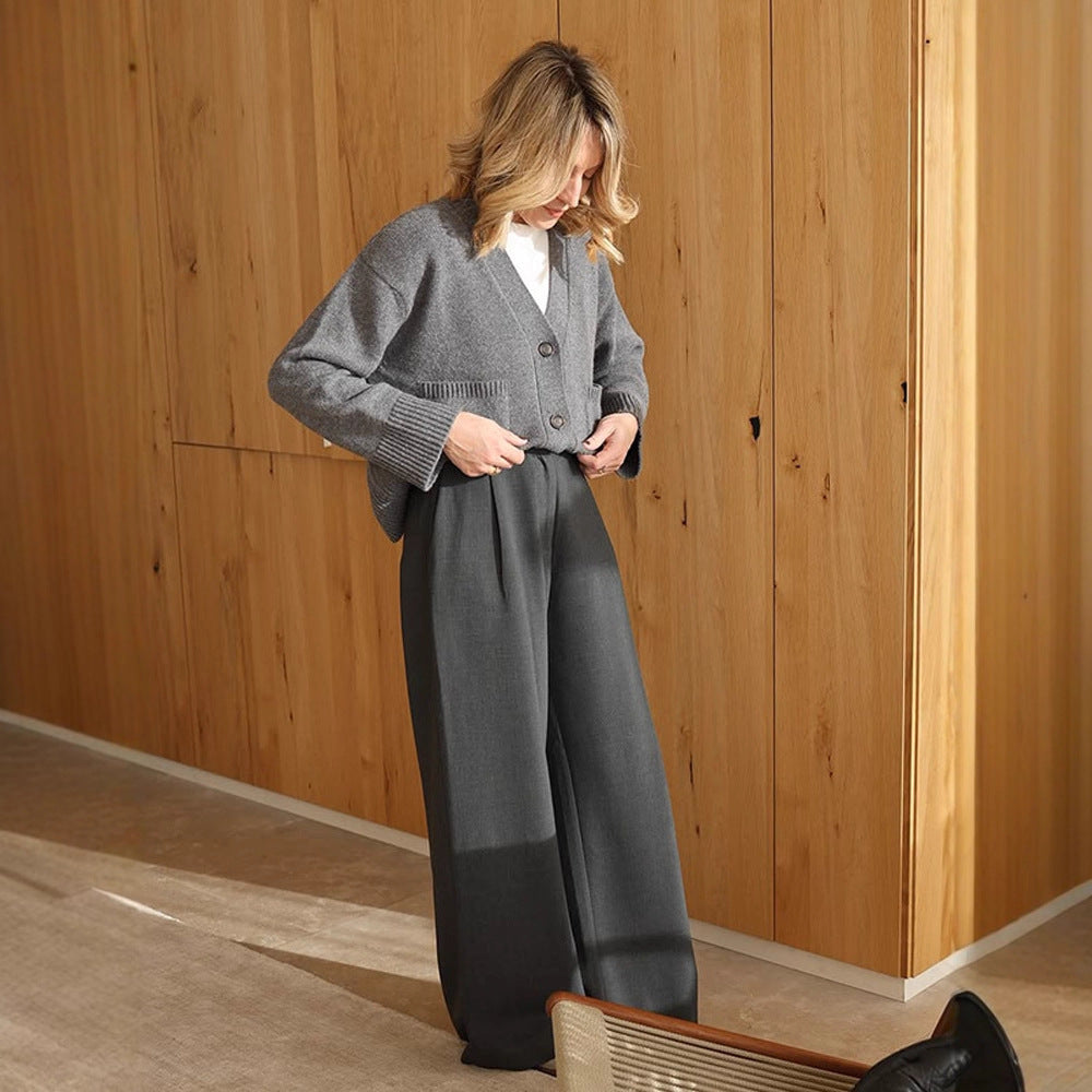 Damen Boxy Strickjacke mit V-Ausschnitt, aufgesetzten Taschen und Hornknöpfen Drune
