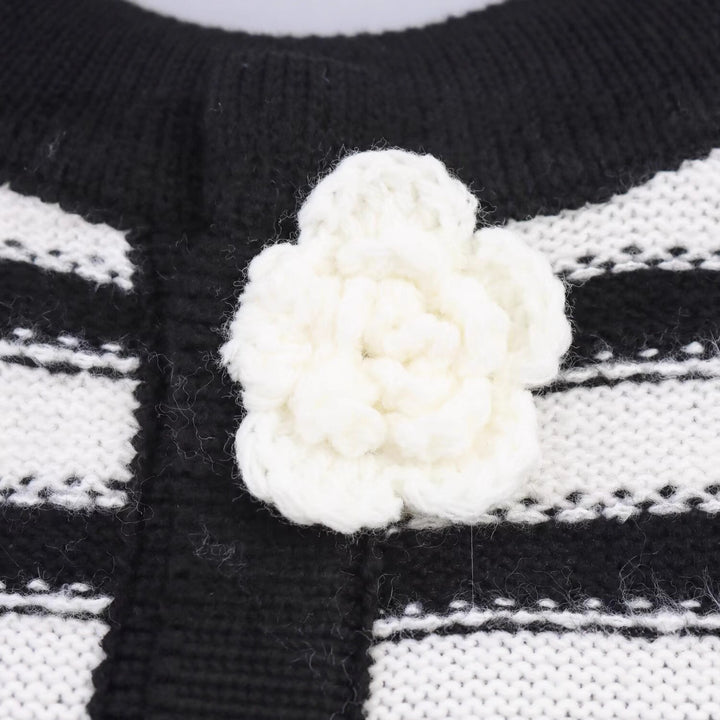 Damen vielseitige gestreifte Strickjacke mit floralen Knöpfen Drune