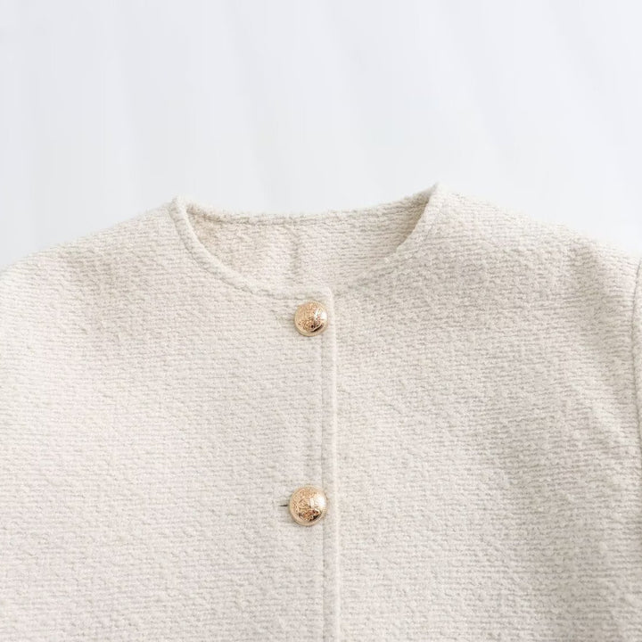 Damen Boxy-Boucléjacke mit Rundhalsausschnitt, Zierknopfleiste und Pattentaschen Drune