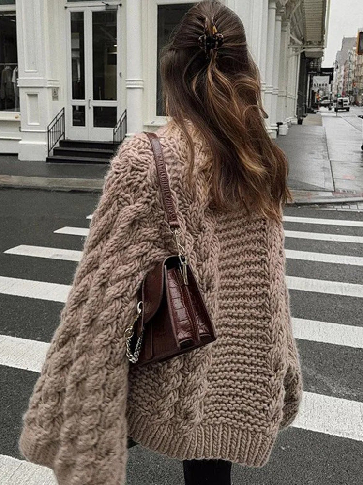 Damen Grobstrickpullover mit oversized Schnitt und kunstvollem Zopfmuster Drune