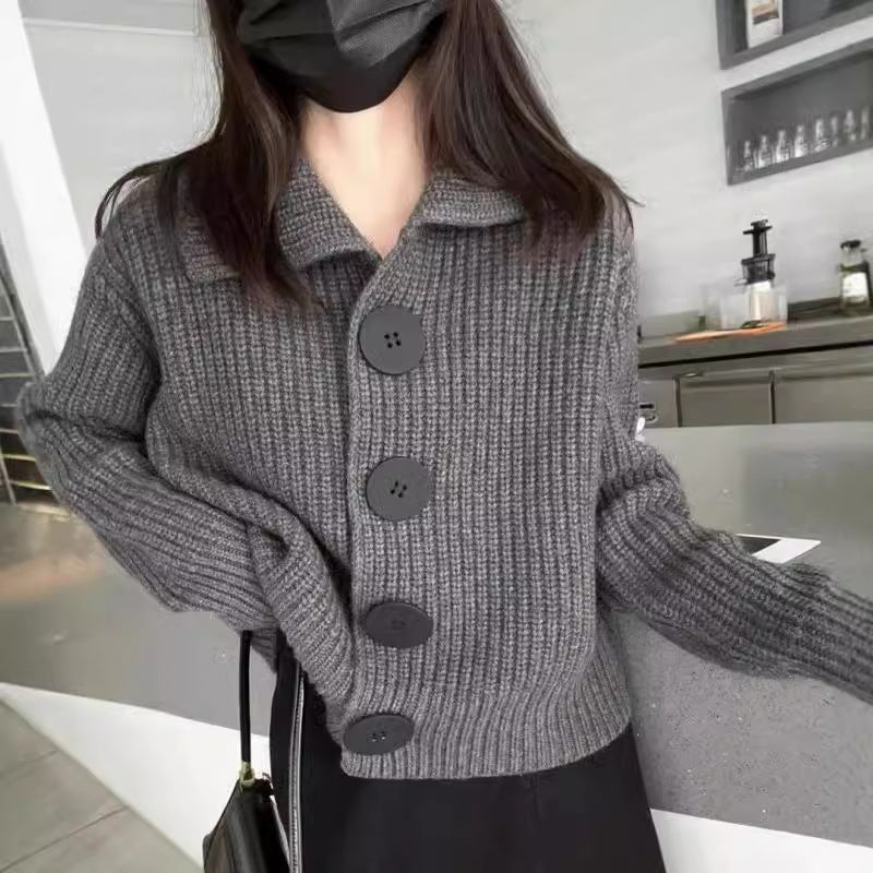 Damen Kuschelige Strickjacke mit breiten Knöpfen und klassischem Kragen Drune