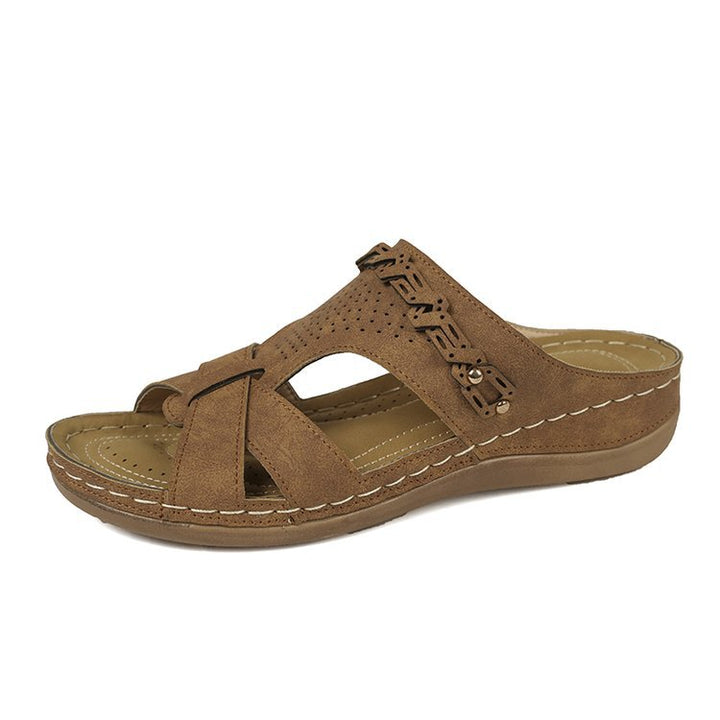 Damen Lederimitat-Pantolette mit perforiertem Oberteil, gepolstertem Komfortfußbett und leichtem Keil Drune