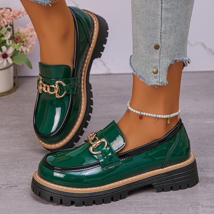 Damen  glänzende Lack-Loafer mit dekorativer Metallspange und profilierter Traktorsohle Drune