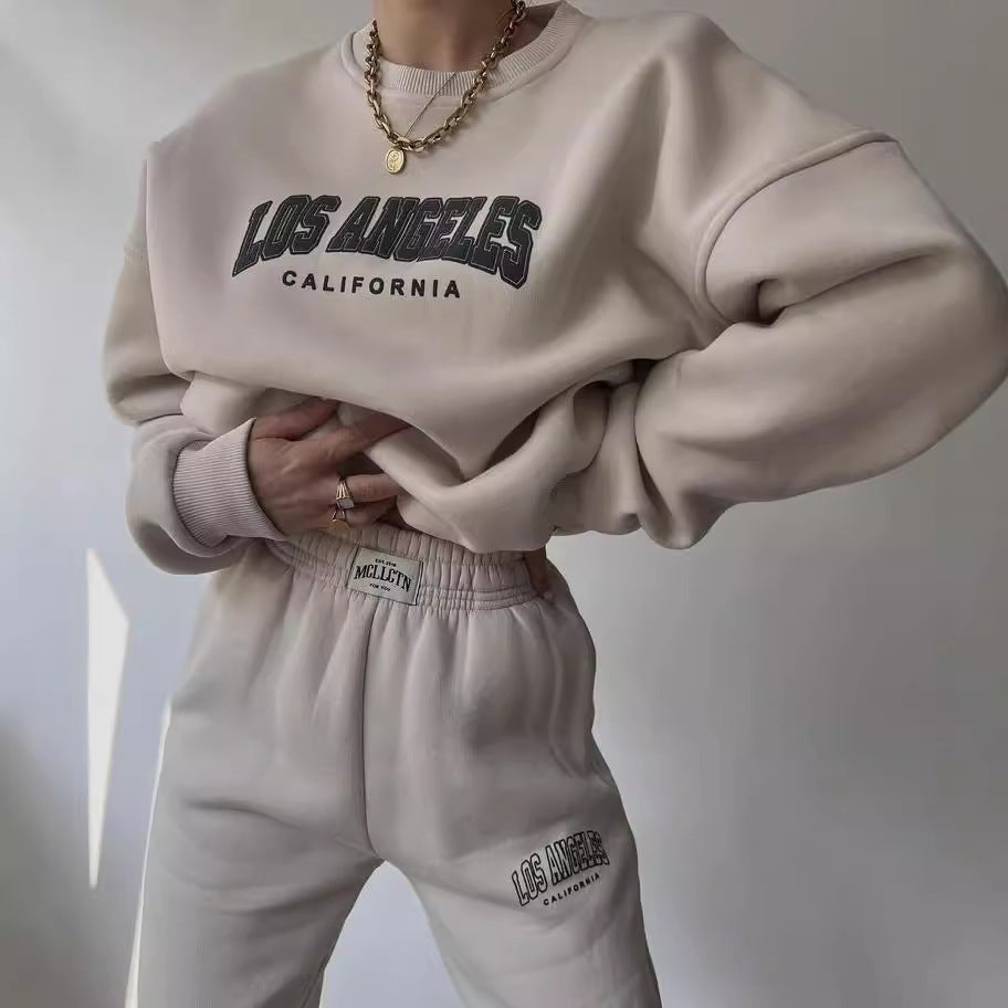 Damen Oversized Lounge-Set aus Baumwollfleece mit Collegestickerei und relaxed Jogginghose Drune
