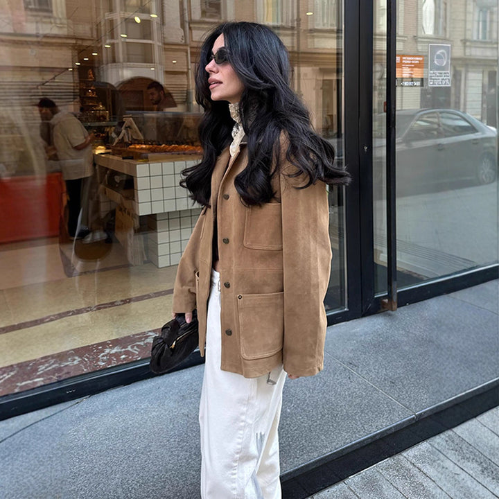 Damen Boxy Kurzjacke aus Veloursleder‑Optik mit Kontrastkragen & Pattentaschen Drune