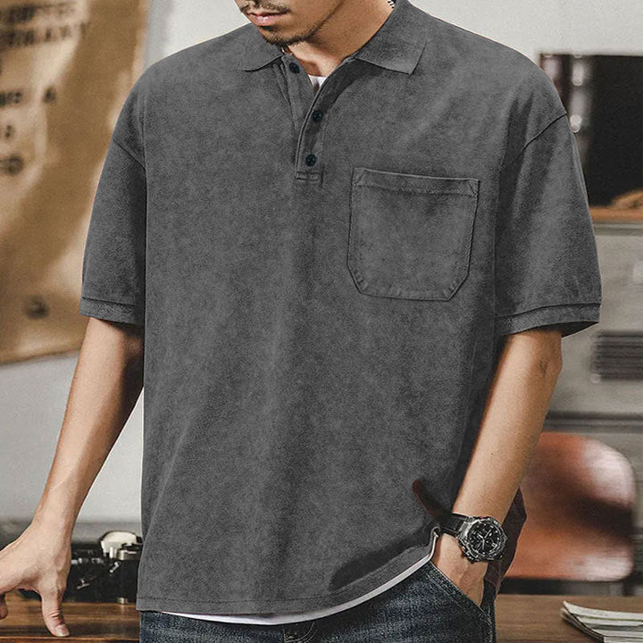 Herren nan locker geschnittenes Baumwoll-Poloshirt mit aufgesetzter Brusttasche und kurzer Knopfleiste Drune
