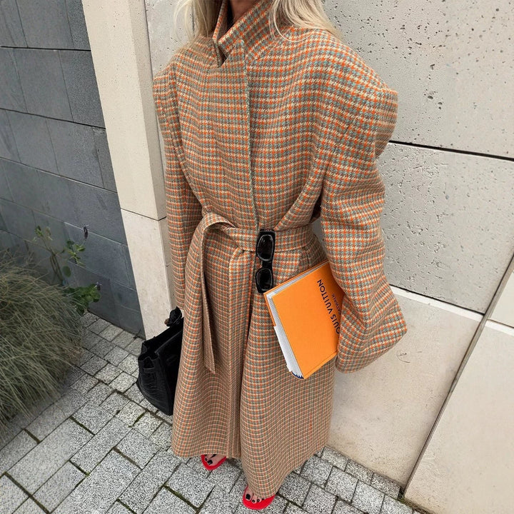 Damen Oversized Woll-Karo Mantel mit Taillengürtel und betonter Schulterpartie Drune