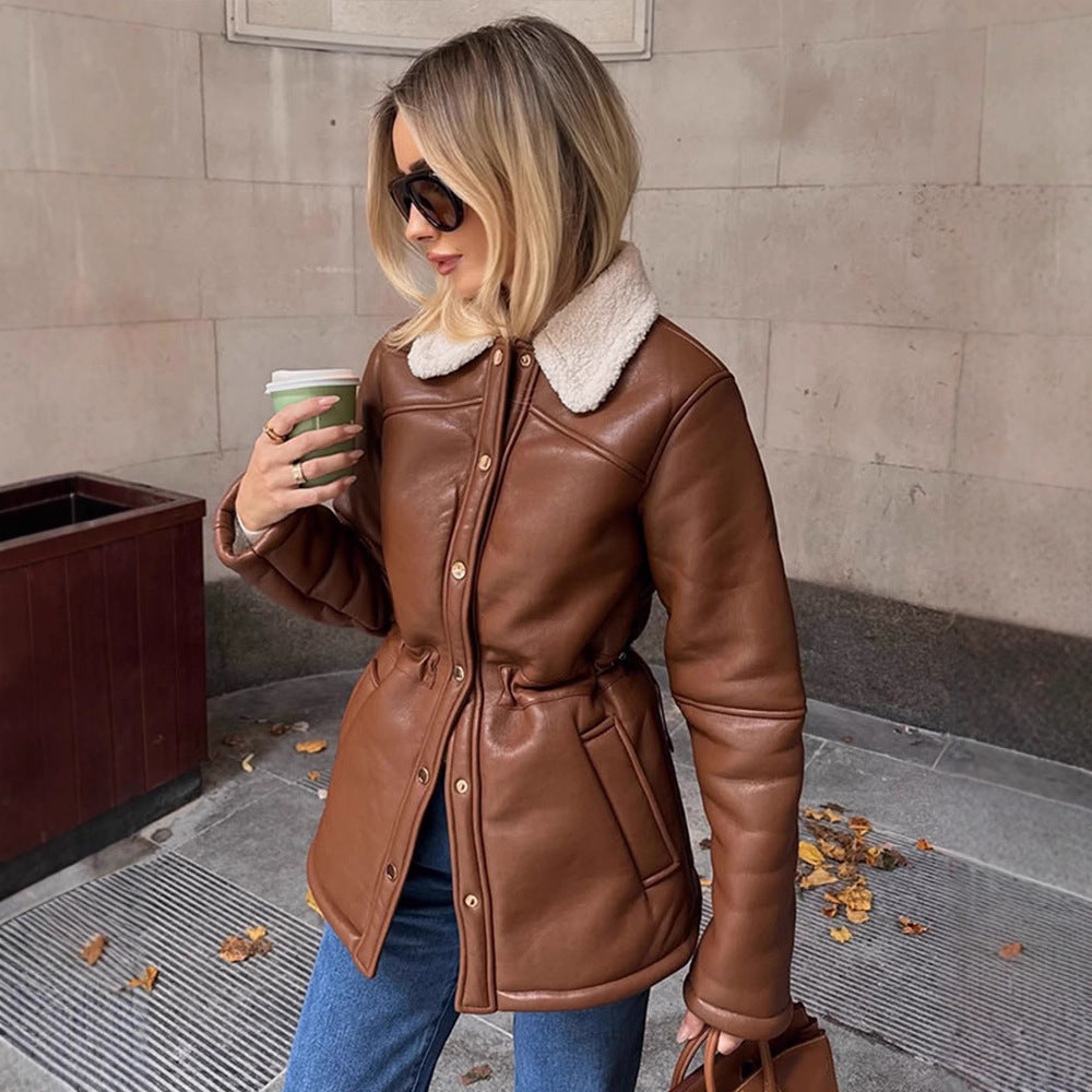 Damen Taillierte Lederimitatjacke mit Kordelzug, Teddykragen und Druckknopfleiste Drune