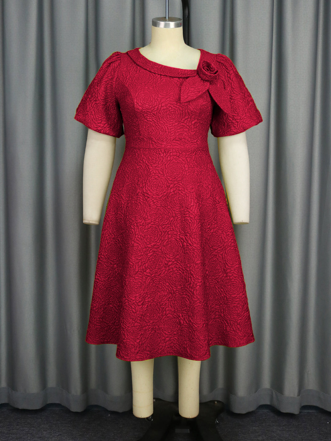 Damen Kleid mit elegantem Blumendruck und dekorativer Schleifenverzierung Drune