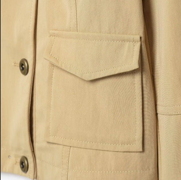 Damen Cropped doppeltreihige Kurzjacke mit Funnel‑Stehkragen und Pattentaschen Drune