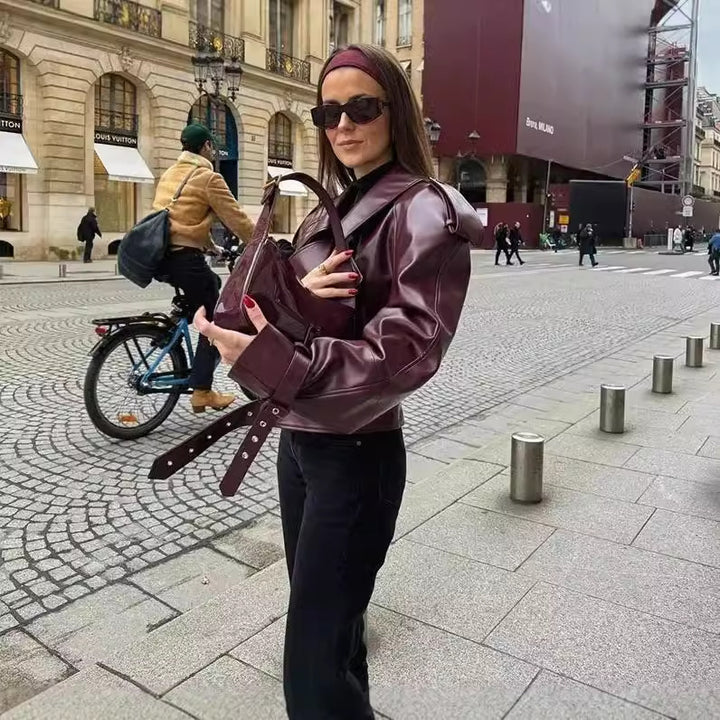 Damen 300+ taillierte Cropped-Bikerjacke aus Kunstleder mit großem Revers, Schulterklappen und Taillengürtel Drune