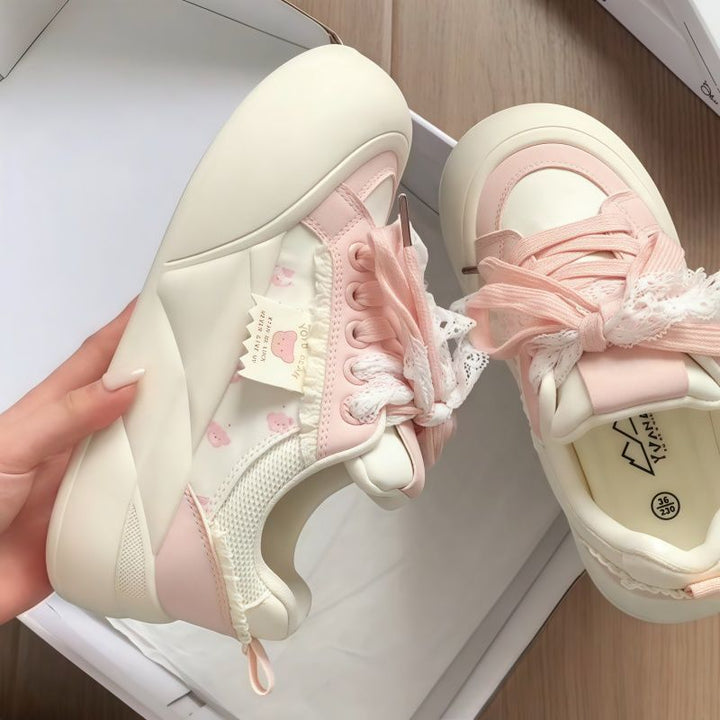 Damen Sneakers mit dekorativen Rüschen und verspielten Schleifen Drune