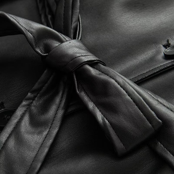 Damen kurze Kunstleder‑Trenchjacke mit Taillengürtel und Schultercape Drune