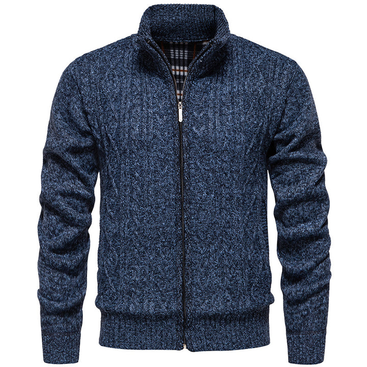 Herren nan grobgestrickter Cardigan mit Zopfmuster, Stehkragen und kariertem Innenfutter Drune