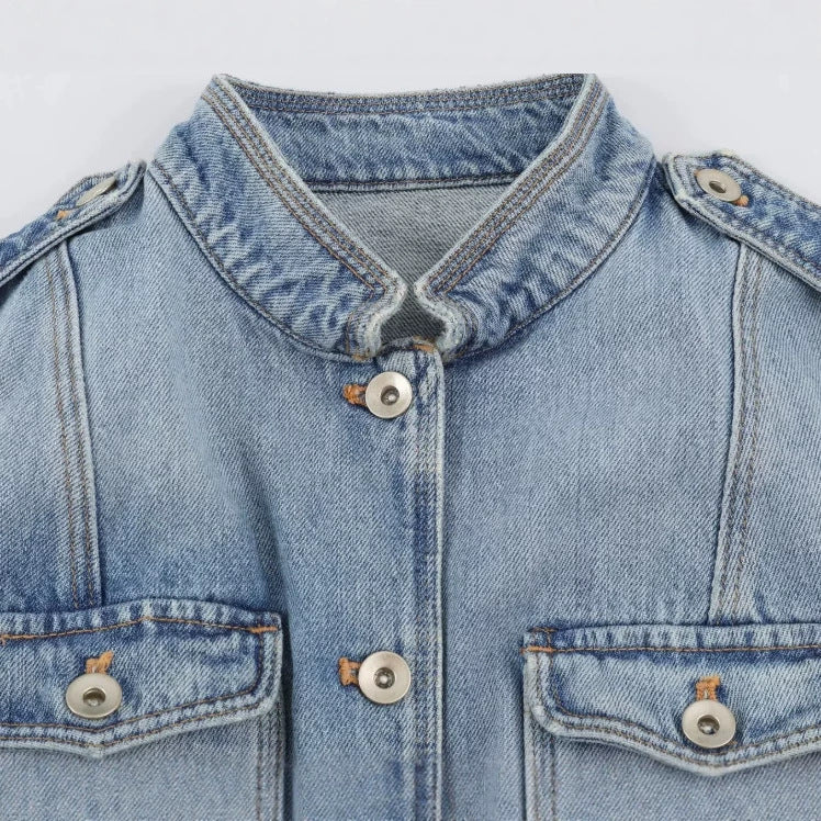 Damen Jeansjacke im Utility-Look mit Stehkragen, Pattentaschen und Schulterpatten Drune