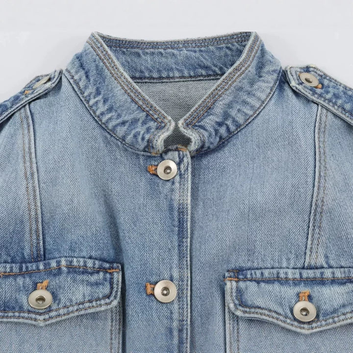 Damen Jeansjacke im Utility-Look mit Stehkragen, Pattentaschen und Schulterpatten Drune