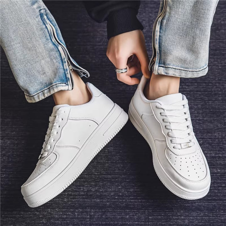 Unisex minimalistische Court-Sneaker mit perforierter Zehenkappe und gepolstertem Komfortfußbett Drune