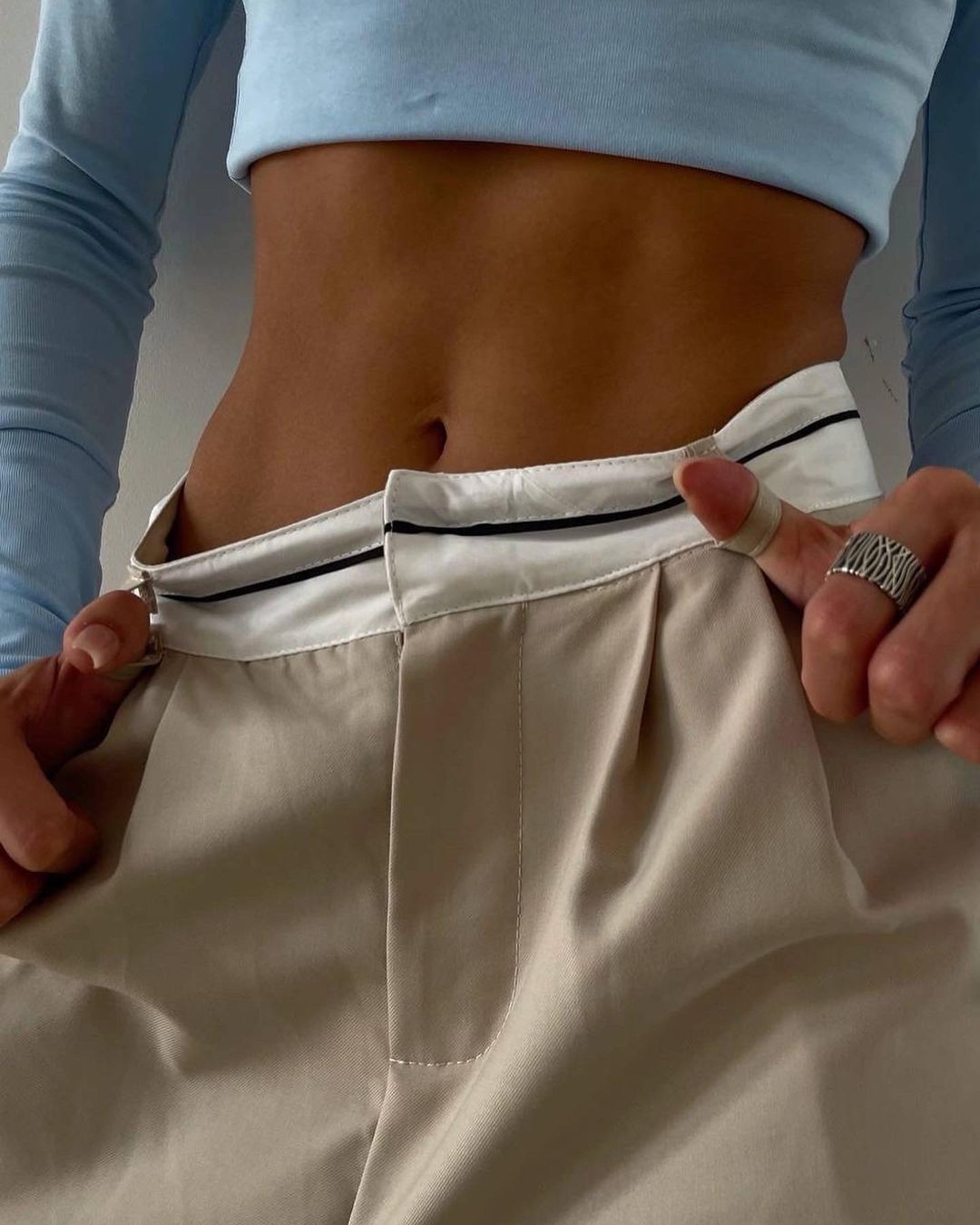 Damen Hochtaillierte weite Bundfaltenhose mit Kontrastbund Drune
