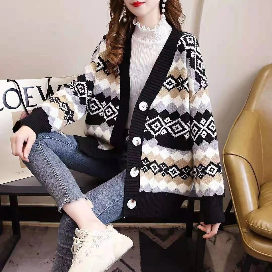 Damen Strickjacke mit stilvollem Rautenmuster und großen Knöpfen Drune