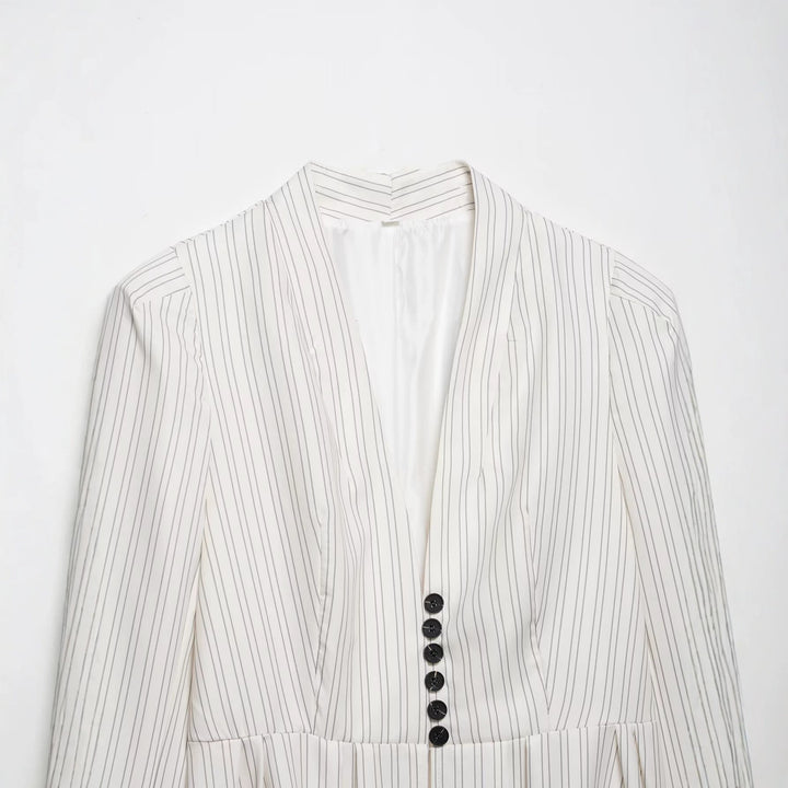 Damen Taillierter Blazer mit Schalkragen, feinen Nadelstreifen und Taillenbetonung Drune