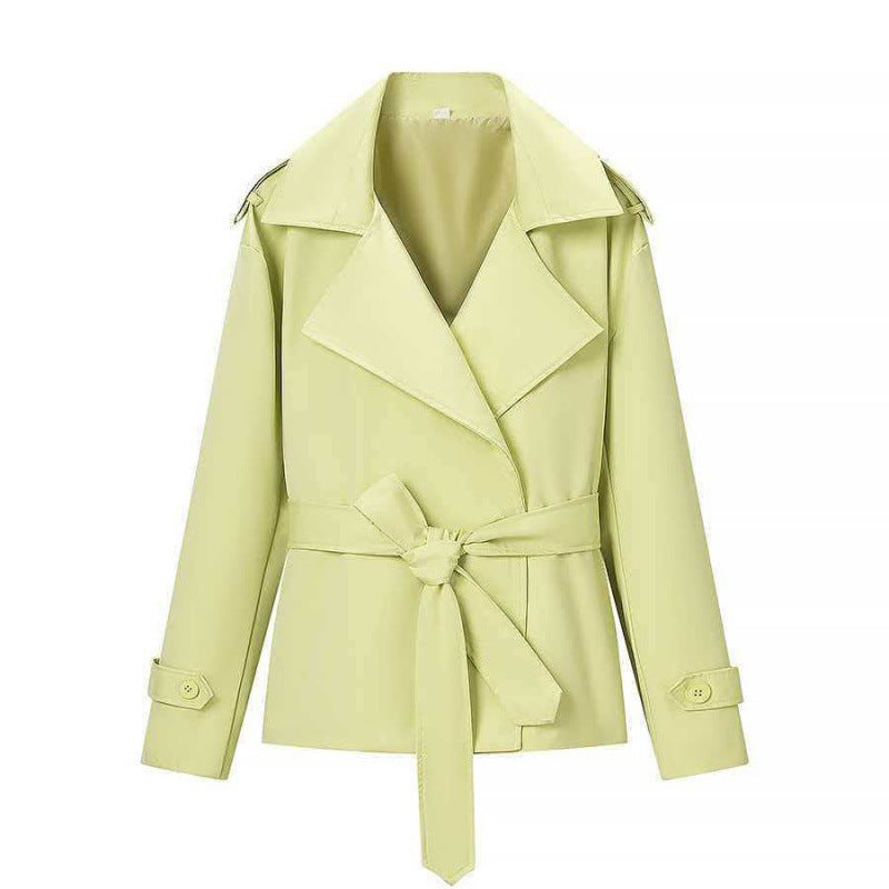 Damen 50+ kurzer Taillen-Trenchblazer mit Bindegürtel und weitem Revers Drune