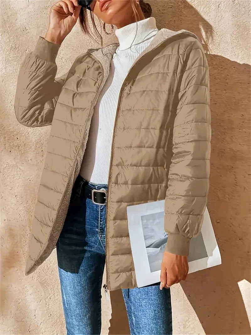 Drune | Damen Pufferjacke – Gepolstertes Warmdesign – Plüschfutter – Kapuze Mittellanger Schnitt