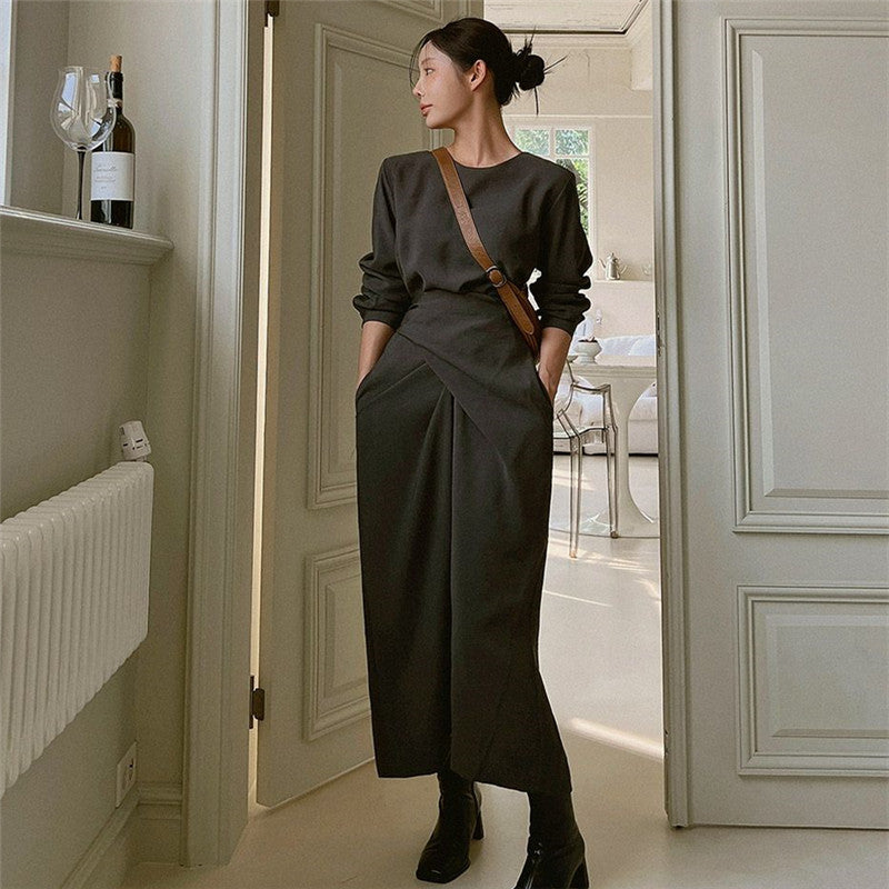 Damen Modernes Longkleid mit überlappender Taillenpasse, verdeckten Eingrifftaschen und kastiger Silhouette Drune
