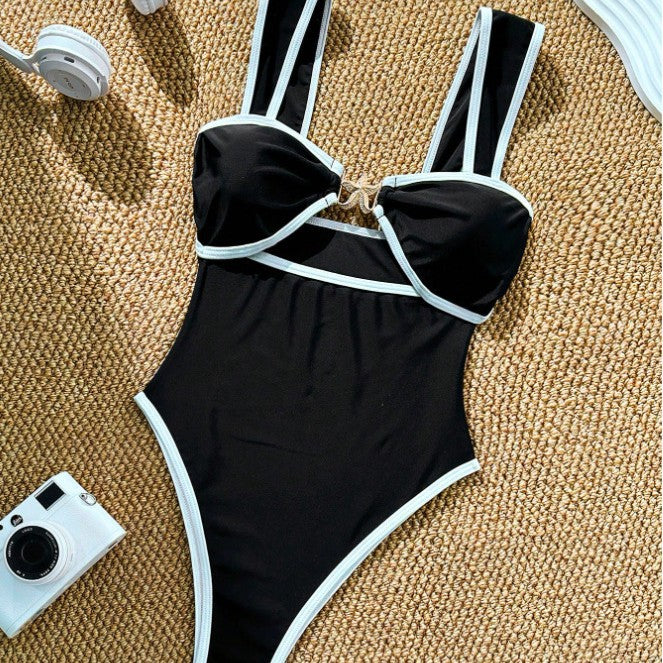 Damen Eleganter Einteiler mit raffiniertem Cut-Out und goldenen Akzenten Drune