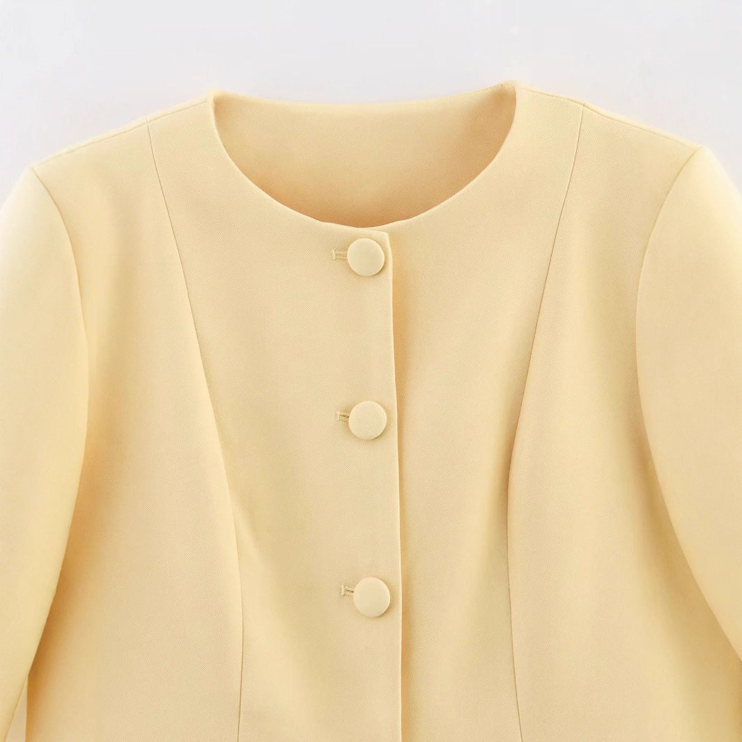 Damen nan taillierte Rundhals-Blazerjacke mit verdeckter Knopfleiste, Pattentaschen und figurformenden Teilungsnähten Drune