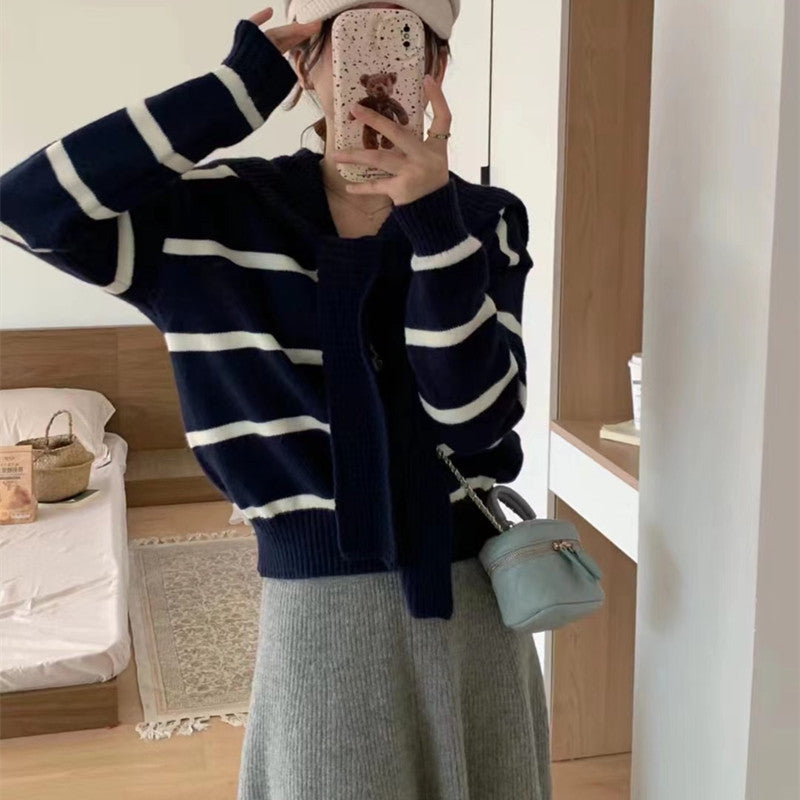 Damen gestreifter Pullover mit weichem Kragen und praktischer Schlaufe Drune