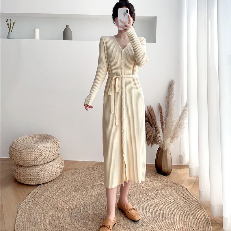 Damen Strickkleid mit tiefem V-Ausschnitt und tailliertem Gürtel Drune